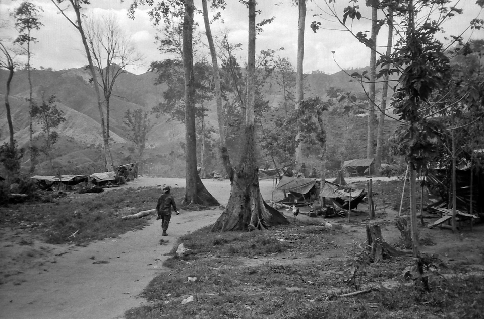 honduran-camp-photo-d-anger-1989