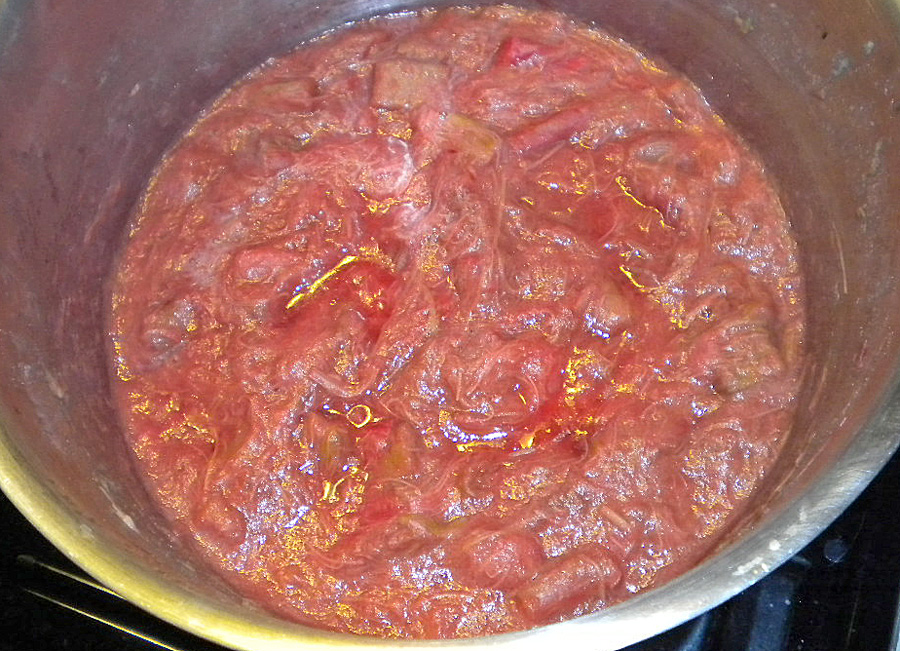 cooked-rhubarb cooked-rhubarb-photo-d-stewart
