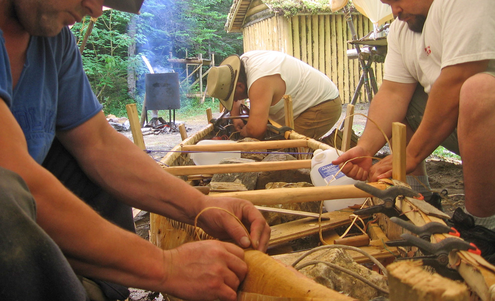 birch_bark_canoe_making-2009-newfoundlandguy-wikicommons