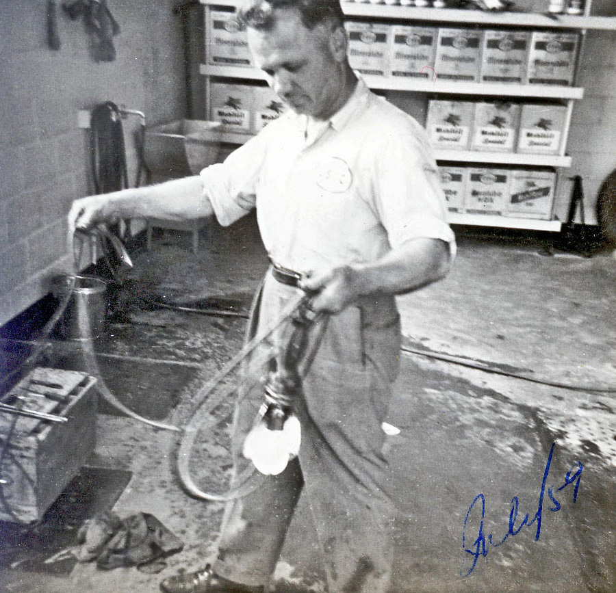 george-in-station-july-1959-photo-r-anger