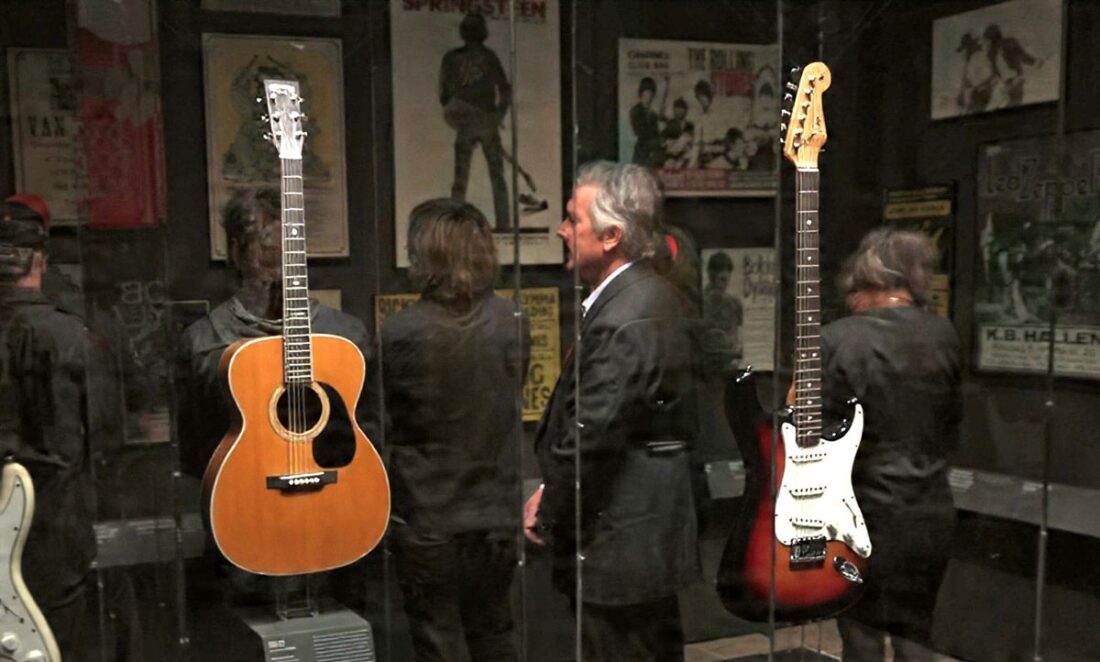 Clapton-and-Dylan-guitars-2019-Met-Play-it-Loud-Eden_Janine_and_Jim-wikimedia